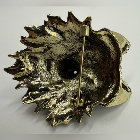 Sparking Blue Rhinestone Wolf Brooch NEW - Picture 2 of 2